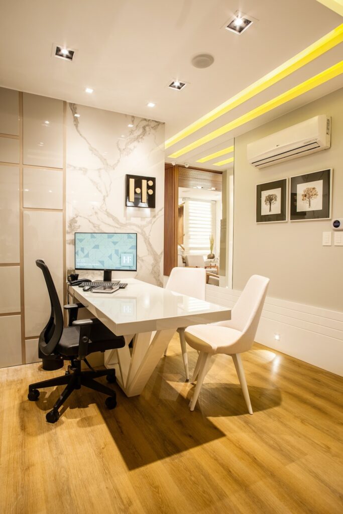 vertical-clean-office-white-chairs